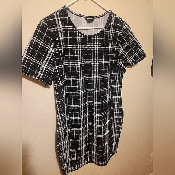 SOLD Womens Dress Shein - Picture 2 of 2